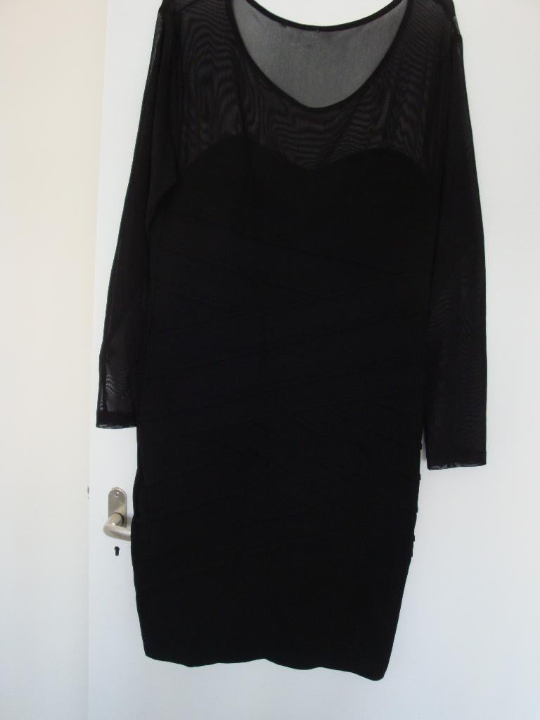 Zwarte SOPHIA PERLA jurk met voile details. Maat L., Zwart, Maat 42/44 (L), Ophalen of Verzenden, Zo goed als nieuw