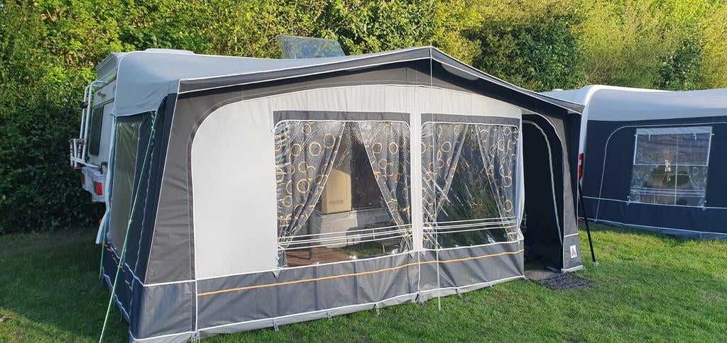 Kip Star-Line Caravan met voortent - Ideaal voor vakantie, Kachel, Rondzit, Kip, Frans bed