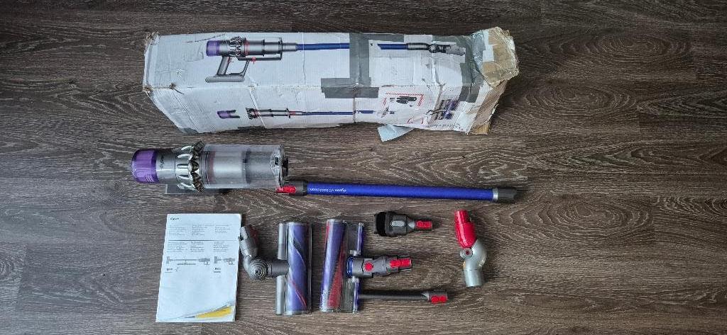 Dyson V11 Total Clean - Incl. Accessoires, Witgoed en Apparatuur, Ophalen, Gebruikt, Stofzuiger, Minder dan 1200 watt