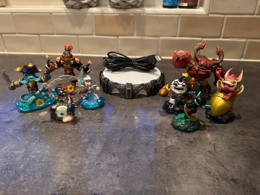 Skylanders portaal + 8 poppetjes, Avontuur en Actie, 2 spelers, Eén computer, Ophalen of Verzenden
