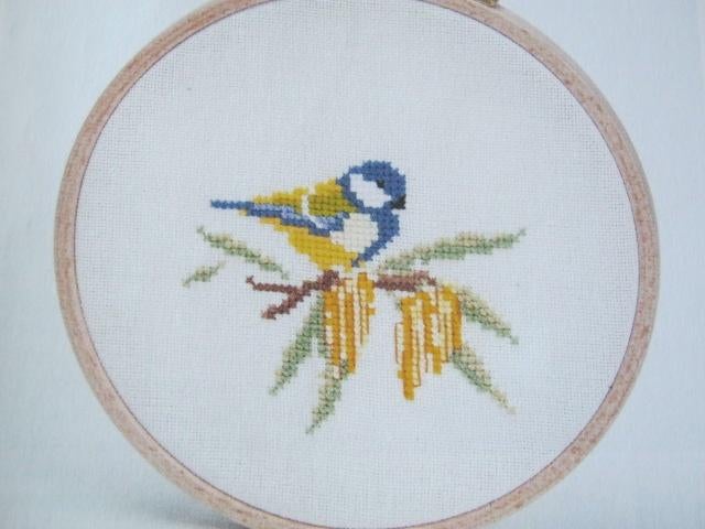 Borduurpatroon Meesje en wilgenbloesem  nr 8717 do, Verzenden, Nieuw, Handborduren, Patroon