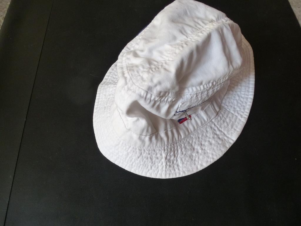 vintage sportief wit zonnehoedje, Ophalen of Verzenden, Zo goed als nieuw, 55 cm (S, 6⅞ inch) of minder, Hoed