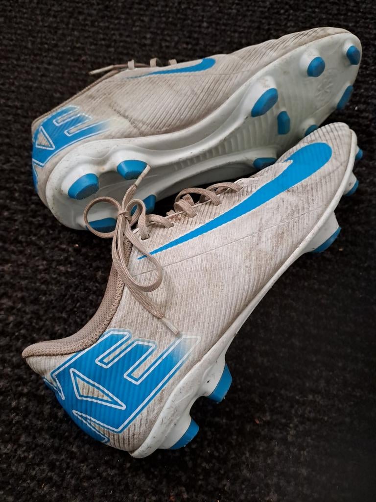 Nike maat 40 half seizoen gebruikt, Maat XS of kleiner, Ophalen, Zo goed als nieuw, Schoenen