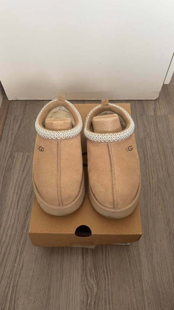 UGG Tazz Sand maat EU 36, Bruin, Ophalen of Verzenden, Zo goed als nieuw, Pantoffels of Sloffen