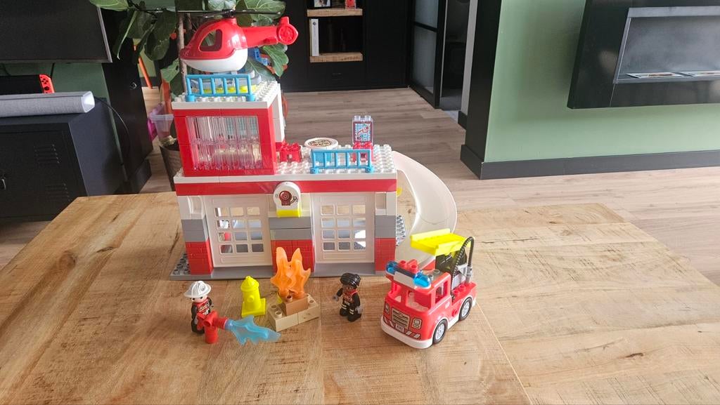 Duplo Brandweerkazerne met Helikopter, Kinderen en Baby's, Speelgoed | Duplo en Lego, Ophalen, Zo goed als nieuw, Complete set
