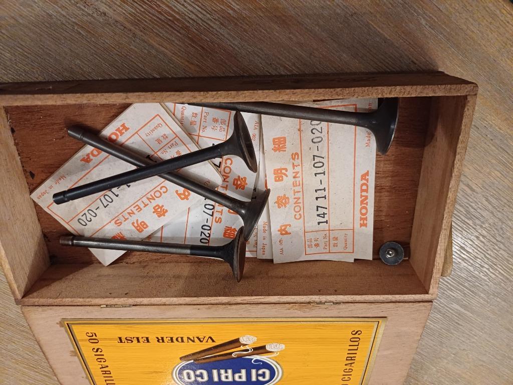 Honda CB500 CB550 four TL125 nieuwe kleppen CB125 XL125 etc, Motoren, Onderdelen | Oldtimers, Ophalen of Verzenden, Nieuw