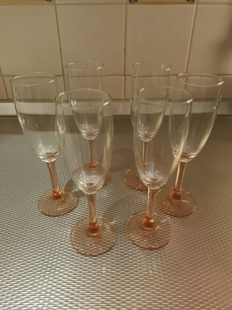 6 Vintage Luminarc Fr Cristal  Champagne glazen m roze voet, Ophalen of Verzenden