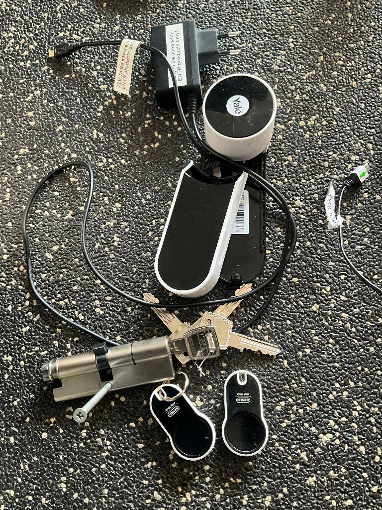 Yale NEMEF smart door lock slim slot ENTR, Doe-het-zelf en Verbouw, Hang- en Sluitwerk, Ophalen of Verzenden, Gebruikt, Rvs, Slot