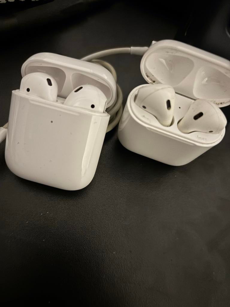 Twee Defecte Apple AirPods (1e/2e gen) voor onderdelen, Audio, Tv en Foto, Koptelefoons, Ophalen, Niet werkend, Overige merken