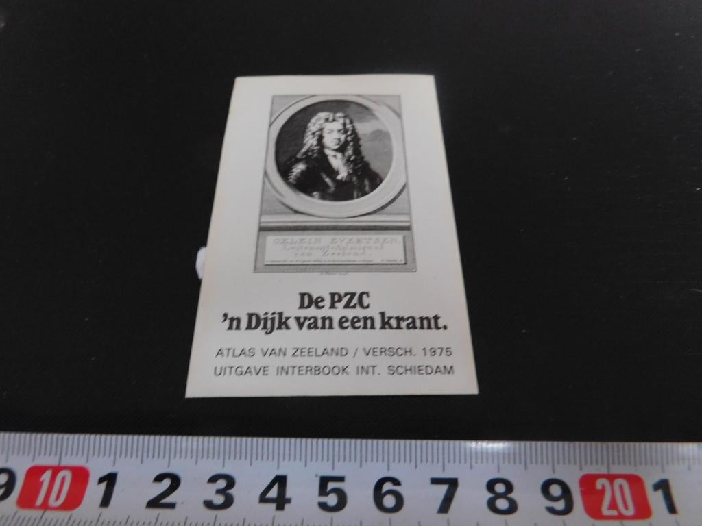 sticker de PZC 'n dijk van een krant - gelein evertsen, Verzamelen, Stickers, Zo goed als nieuw, Ophalen
