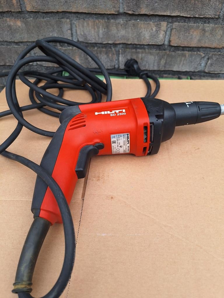 HILTI SD 2500 Schroef boormachine., Ophalen of Verzenden, Gebruikt, 600 watt of meer, Boor- en Schroefmachine