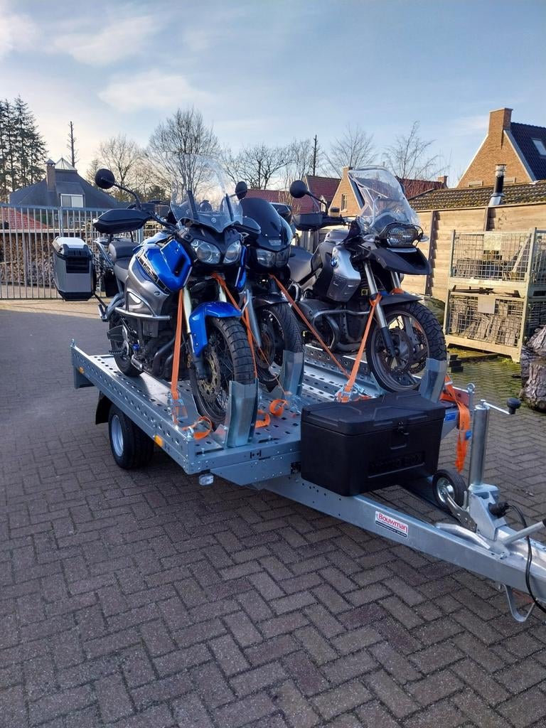 Motor aanhanger Geremde motortrailer  motolug te huur