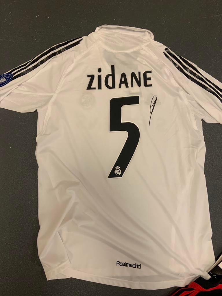 Gesigneerd Zinedine Zidane voetbalshirt, Verzamelen, Sportartikelen en Voetbal, Ophalen of Verzenden, Nieuw, Buitenlandse clubs