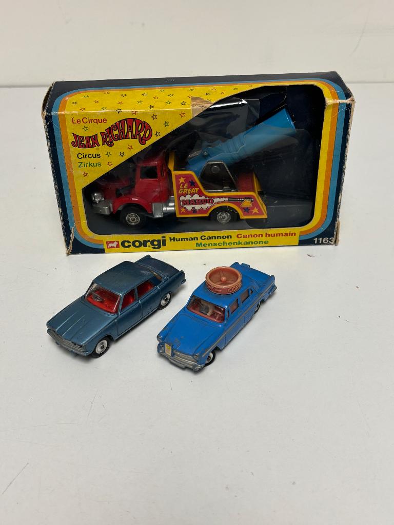 Corgi toys 3 modellen Rover 2000 &  Austin en circus 1163, Ophalen of Verzenden, Gebruikt, Auto, Corgi