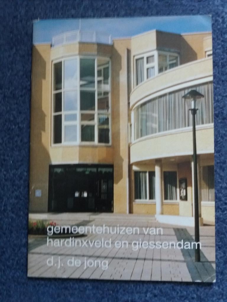 Gemeentehuizen van Hardinxveld - Giessendam., 19e eeuw, Ophalen of Verzenden, Zo goed als nieuw, D.J. de Jong.