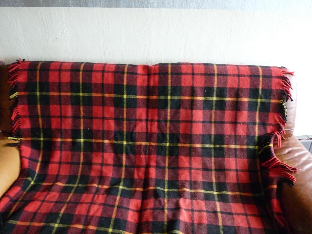 Wollen kleed, tartan, rood geruit, 160 x 145, franjes, sale, Huis en Inrichting, Woonaccessoires | Plaids en Woondekens, Ophalen