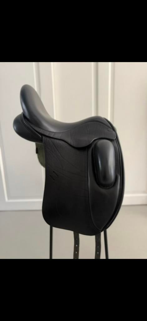 Frank Baines Empire dressuurzadel 16,5 inch, Dieren en Toebehoren, Ophalen, Zo goed als nieuw, Dressuur