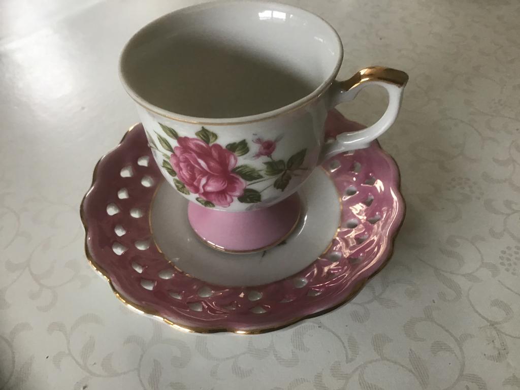 Kop en schotel Versailles (roos), Ophalen of Verzenden, Zo goed als nieuw, Porselein, Kop en/of schotel