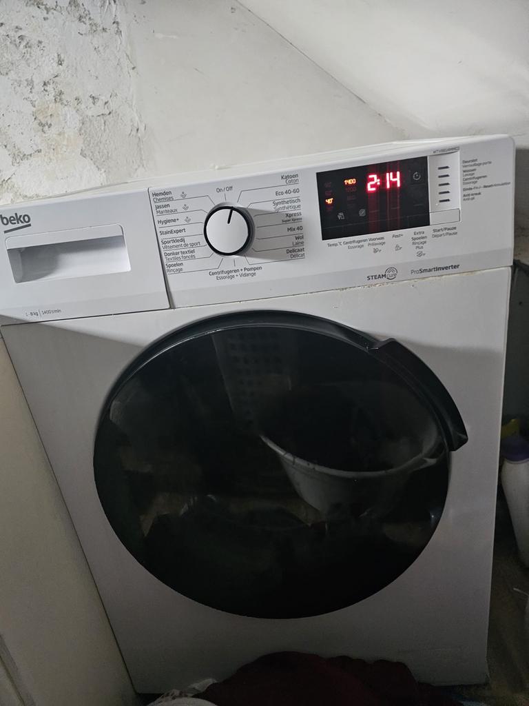Gratis defecte wasmachine - 2 jaar oud, Ophalen of Verzenden, Voorlader, Niet werkend, 85 tot 90 cm