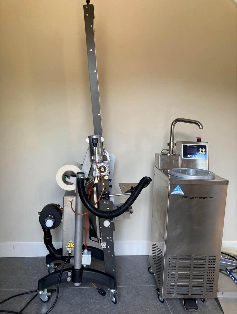 Pomati tempereer machine met overtrek band en triltafel, Ophalen, Zo goed als nieuw, Overige merken