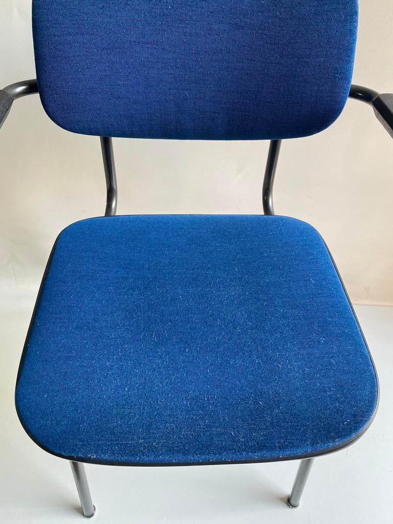 Gispen stoel 1235 in blauw met armleggers, Gebruikt, Blauw, Ophalen of Verzenden, Stof