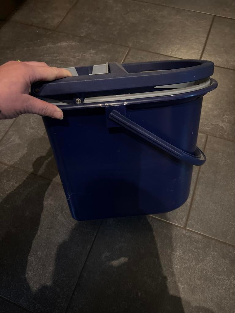 Hara dweilemmer met wringsysteem, Ophalen, Gebruikt