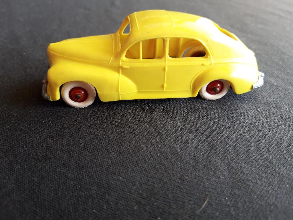 jaren 50 '60 modelauto : Peugeot 203 geel – Norev, Hobby en Vrije tijd, Modelauto's | 1:43, Ophalen of Verzenden, Zo goed als nieuw