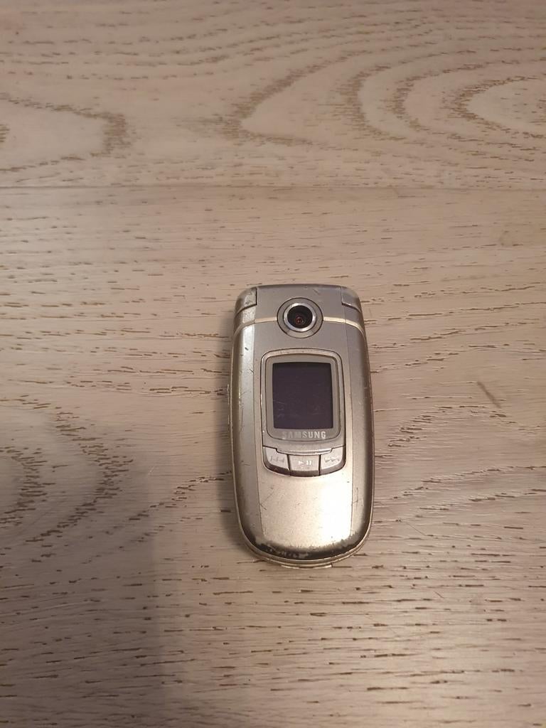 Zeldzame Samsung E730 flip zilver in goede staat, Ophalen of Verzenden, Zo goed als nieuw