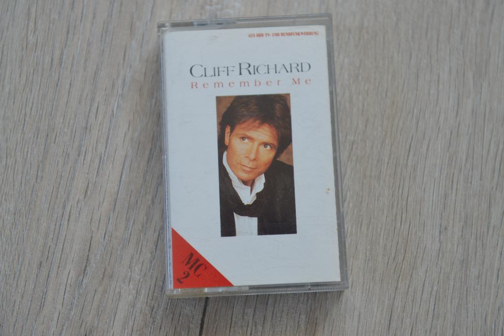 MC = CLIFF RICHARD == REMEMBER ME 14 geweldige nummers, Verzenden, 1 bandje, Zo goed als nieuw, Origineel