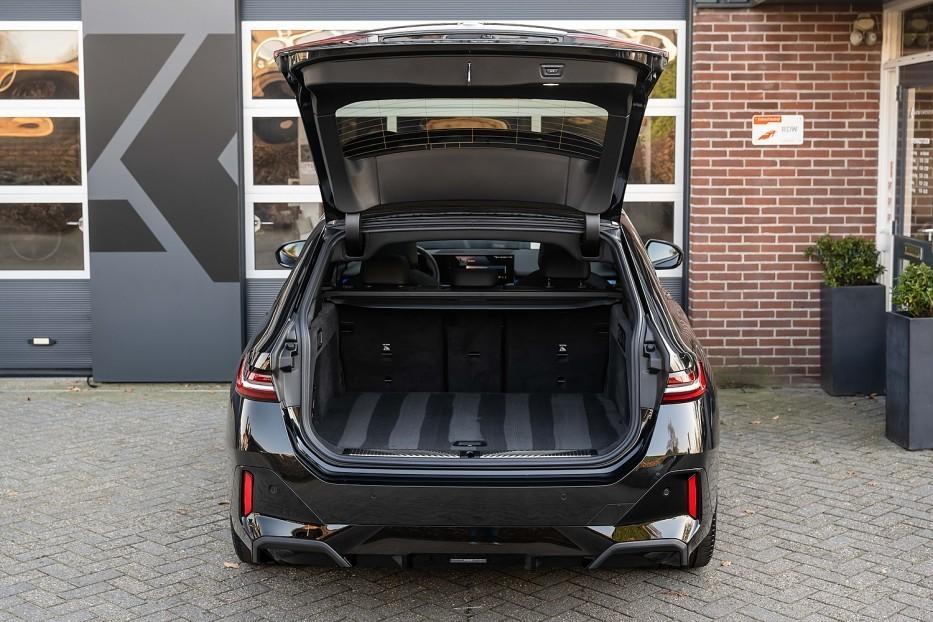 BMW 5 Serie 520i M Sport | Panorama | Harman/Kardon | Camera, Automaat, 1998 cc, Achterwielaandrijving, Gebruikt