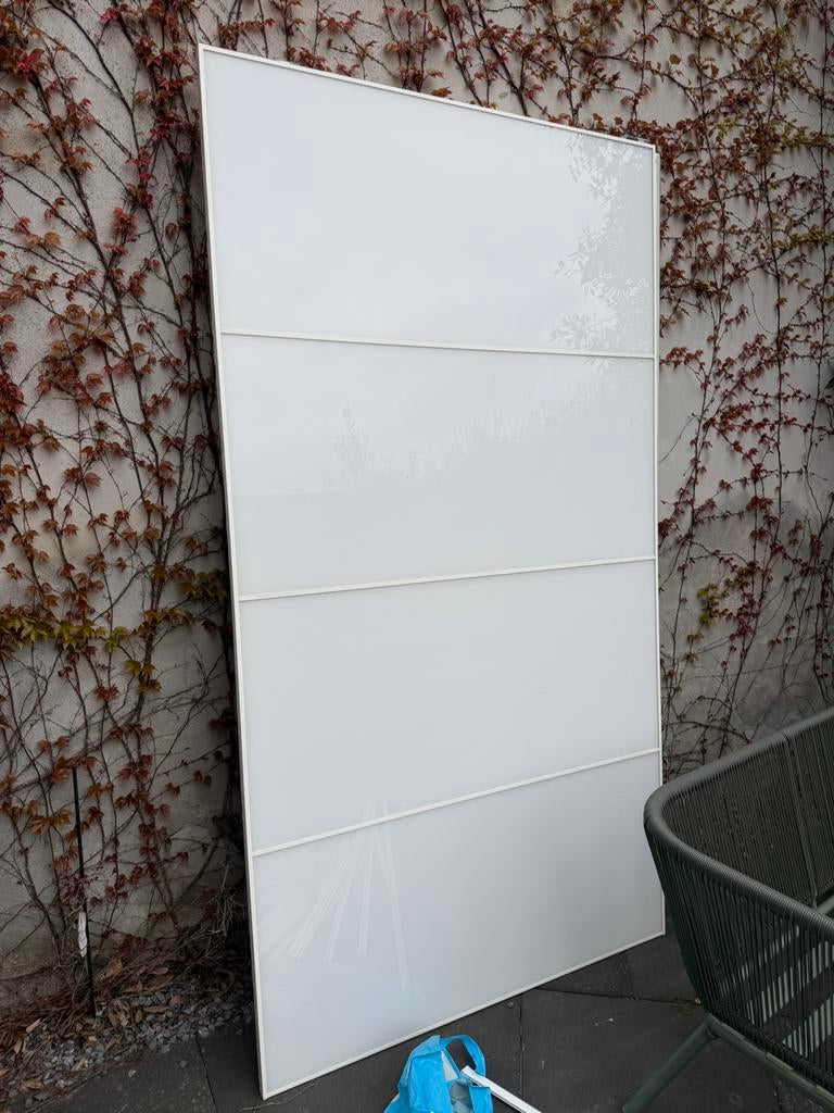 2 ikea kastdeuren gratis, Ophalen, 100 tot 150 cm, Zo goed als nieuw, Minder dan 25 cm