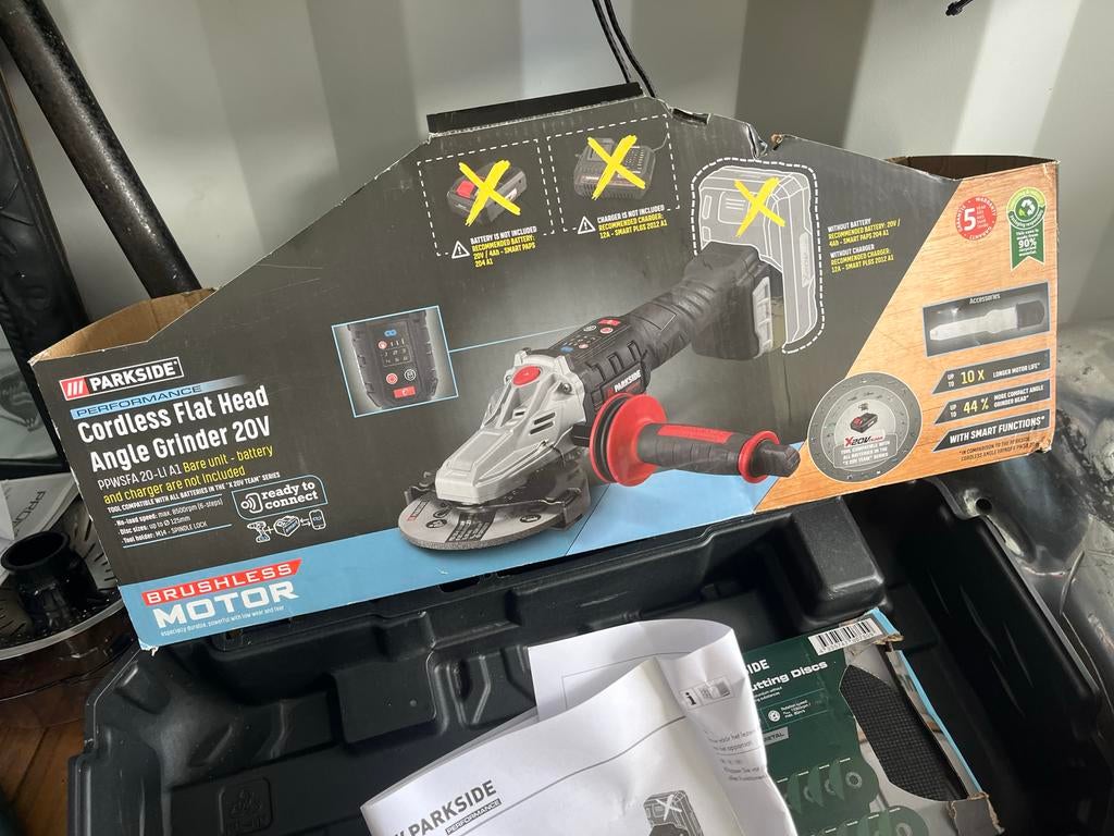 Slijptol 1x gebruikt op accu met schijven, accu en lader, Ophalen of Verzenden, Gebruikt, Haakse handslijpmachine