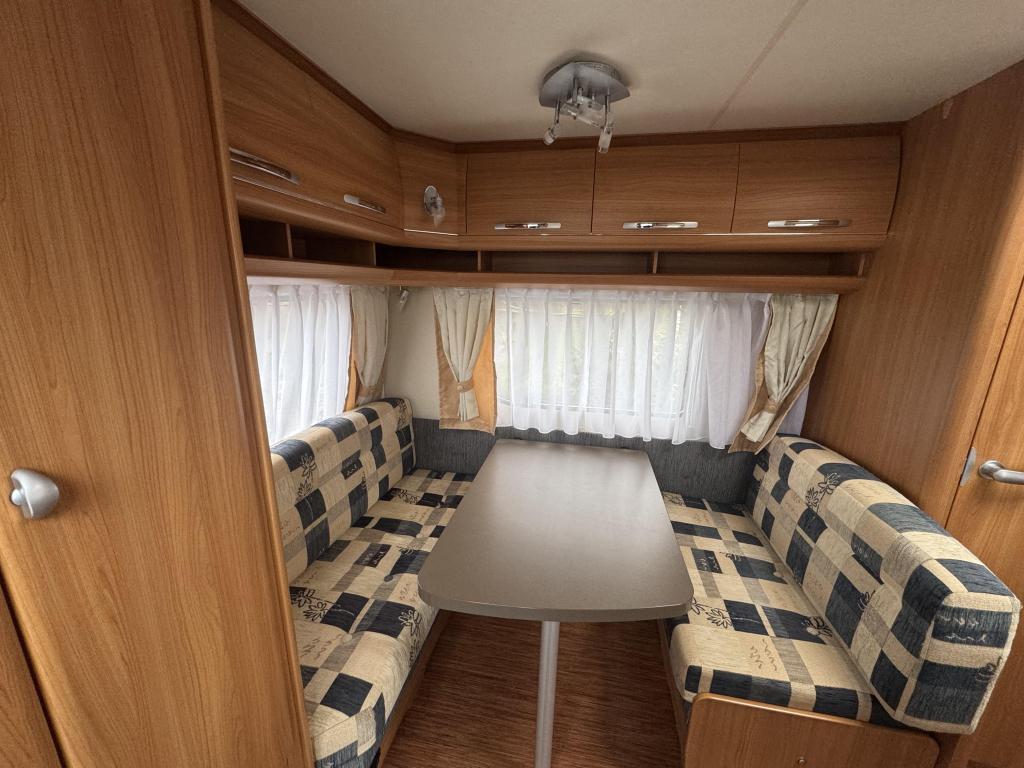 Hobby De Luxe 440 SF Voortent,Fietsendrager, Hobby, Bedrijf, Treinzit, Schokbreker