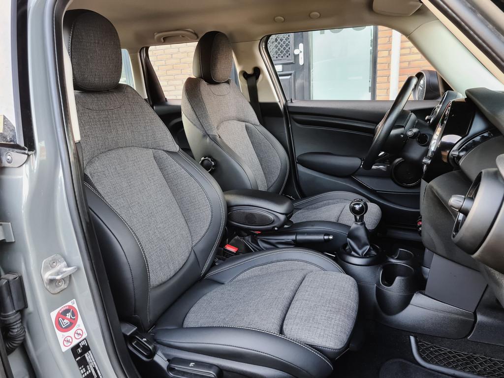 MINI Mini 1.5D 4Drs BUSINESS EDITION SPORTLEDER NAVI PARKPIL, Voorwielaandrijving, Gebruikt, Navigatiesysteem, Leder en Stof