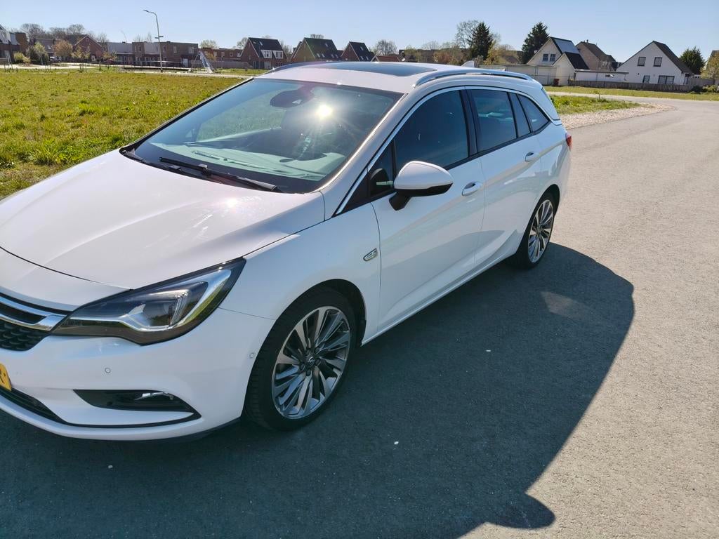 Opel Astra 1.4 Turbo 110KW Sports Tourer 2017 Wit, Auto's, Opel, Particulier, Astra, ABS, Achteruitrijcamera, Adaptieve lichten