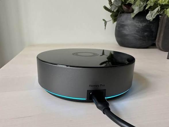 Homey Pro (2023) + Muurbeugel - Smart Home Hub, Ophalen of Verzenden, Zo goed als nieuw