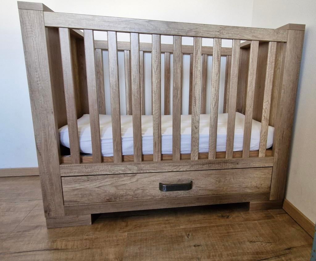 Kidsmill Brent Babybed
en wandrek, Kinderen en Baby's, Babywiegjes en Ledikanten, Ophalen, Zo goed als nieuw, Ledikant