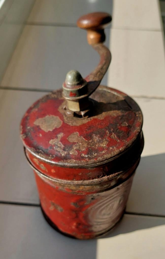 Oude blikken koffiemolen, Antiek en Kunst, Ophalen of Verzenden