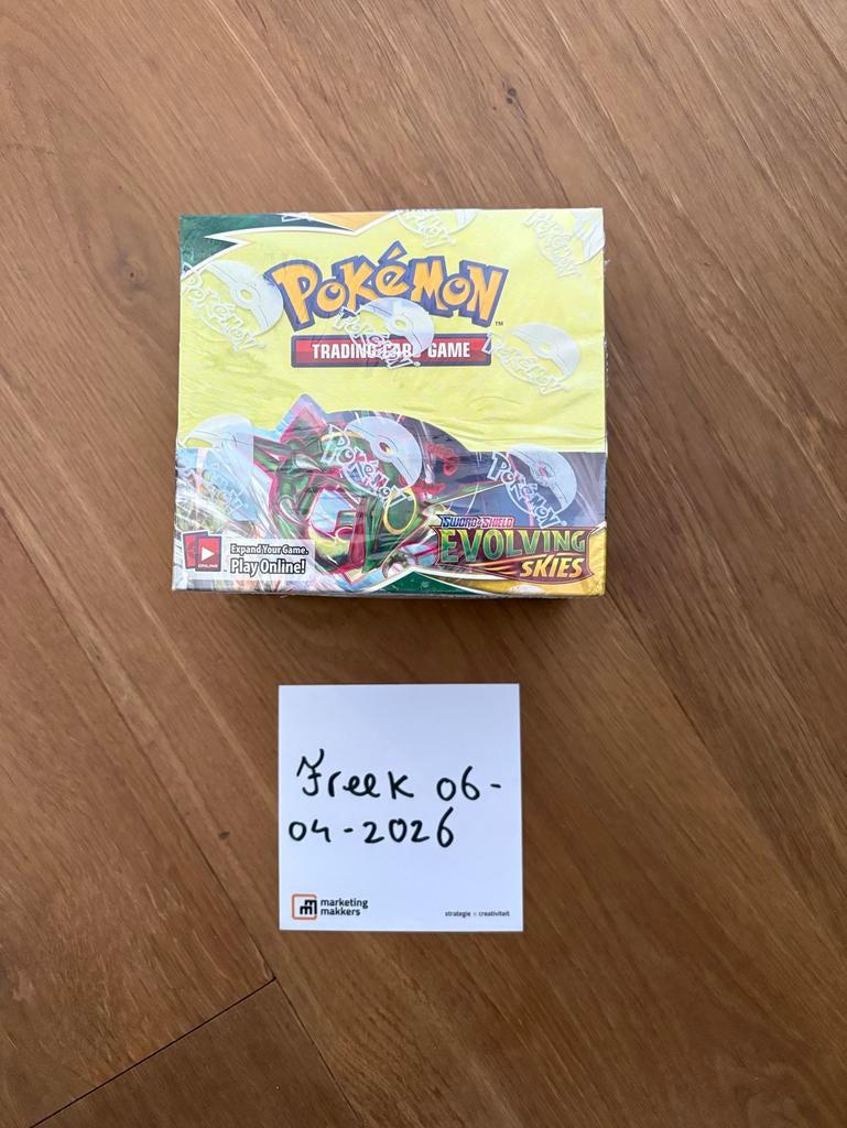Pokémon Evolving Skies Booster Box - Sealed, Ophalen of Verzenden, Nieuw, Boosterbox