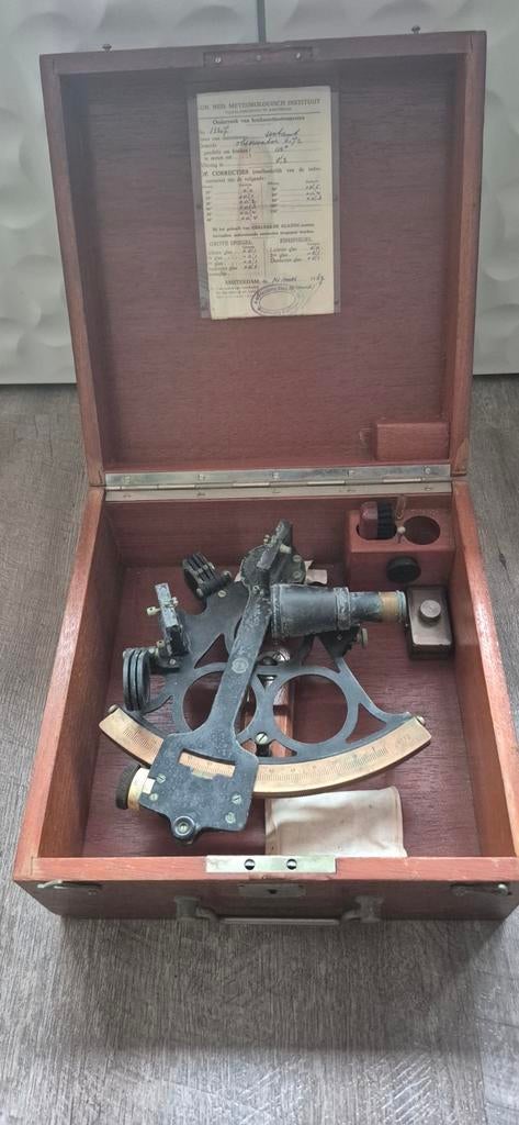 Te koop sextant., Ophalen