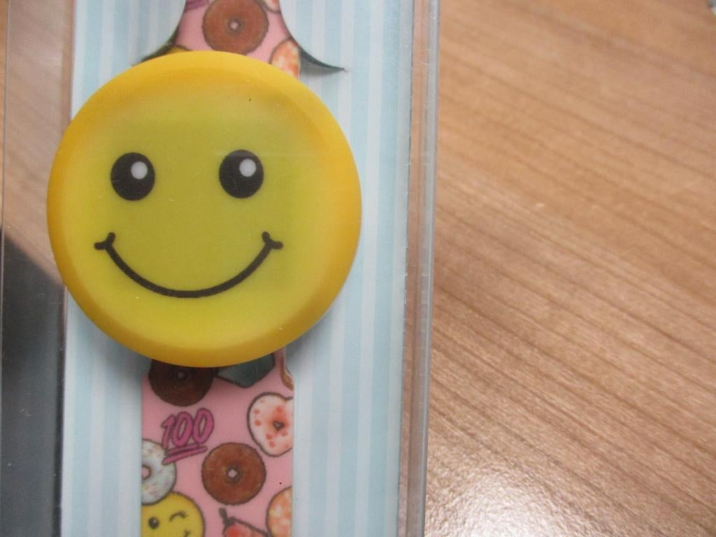 SMILEY HORLOGE MET LED voor Kinderen NIEUW, Verzenden, Nieuw, Jongen of Meisje