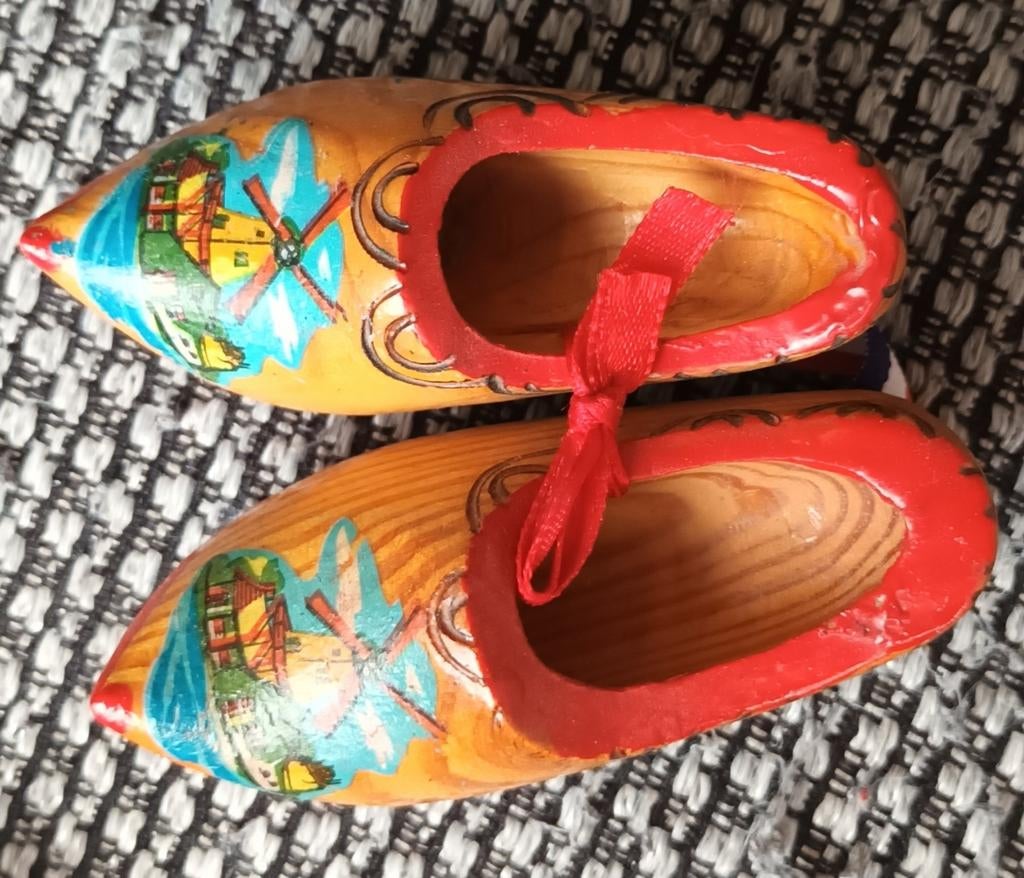 Kleine houten klompjes met molen en lint, Ophalen of Verzenden