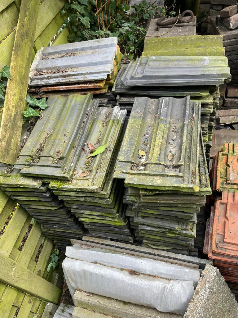 Gratis: Gebruikte dakpannen zwart en rood , diverse types., Ophalen, Gebruikt, Steen of Klei, Zwart