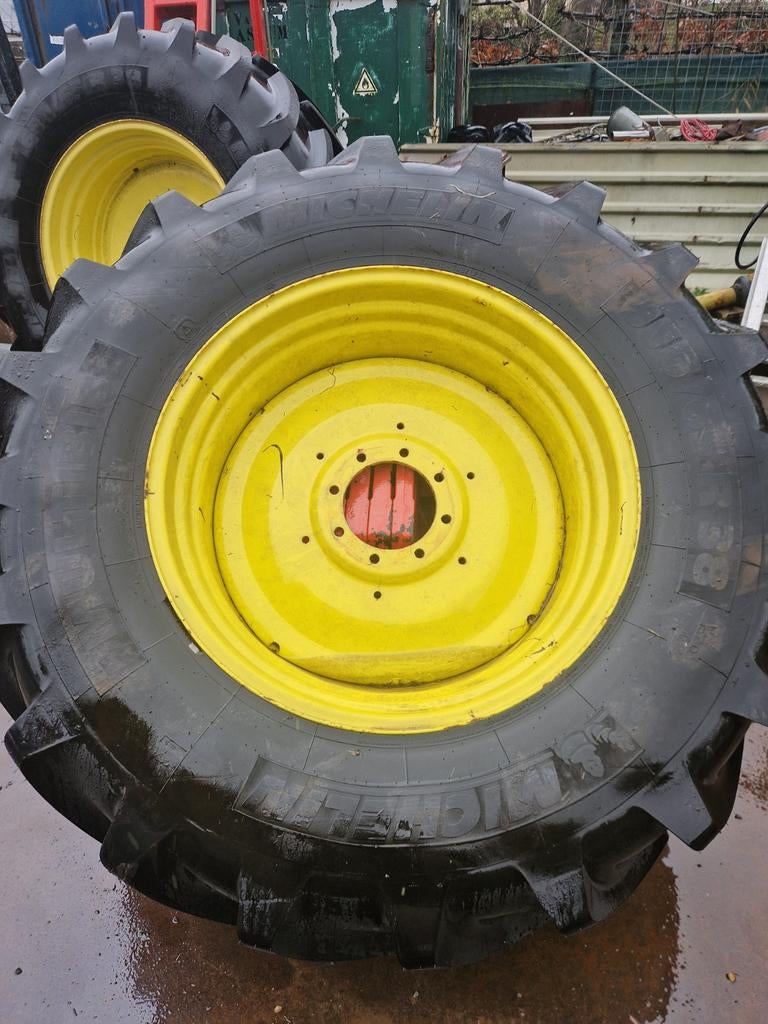 Michelin banden met velg 650/65/38, Ophalen
