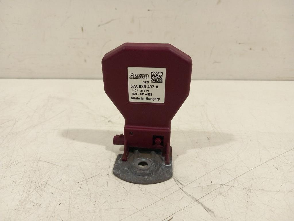 Antenne Skoda Karoq, Ophalen of Verzenden, Van der Ven Autorecycling B.V., Onderdelen@venauto.nl, Ettenseweg 76, 4706 PB Roosendaal, The Netherlands