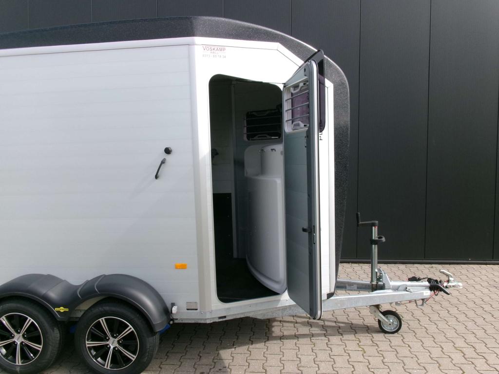 2 Paards Humbaur alu trailer met zadelkamer. 2026. Areion, Dieren en Toebehoren, Paarden en Pony's | Trailers en Aanhangwagens