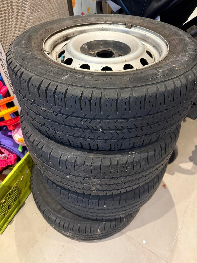 Banden 215/65/R15 met stalen velgen Peugeot Expert (2014), Ophalen, 16 inch, Banden en Velgen, Zomerbanden