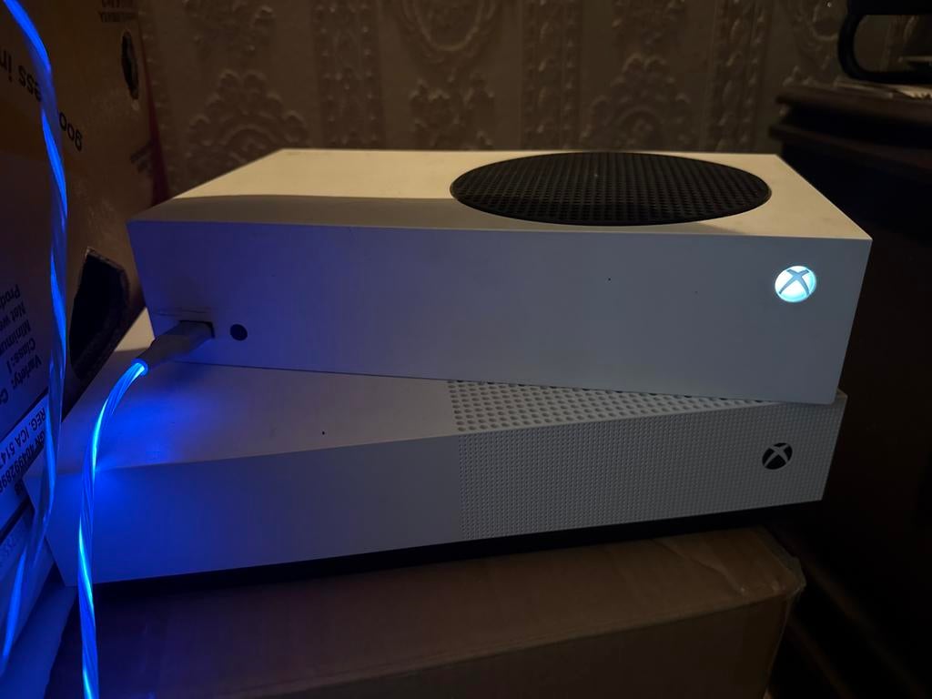 2 Xboxen: Series S en Xbox one met controller en headset, Ophalen of Verzenden, Gebruikt, Xbox Series S