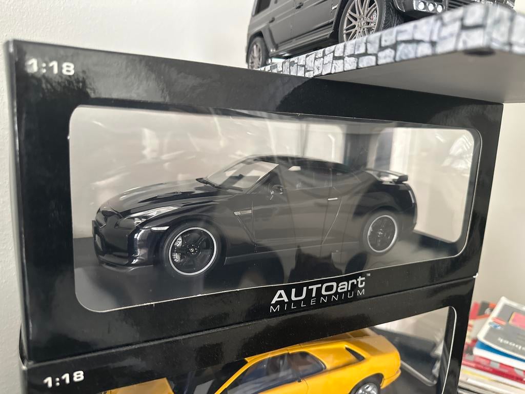 Nissan GT-R V-Spec 1:18 Autoart - Zwart, Ophalen of Verzenden, Nieuw, Auto, Autoart