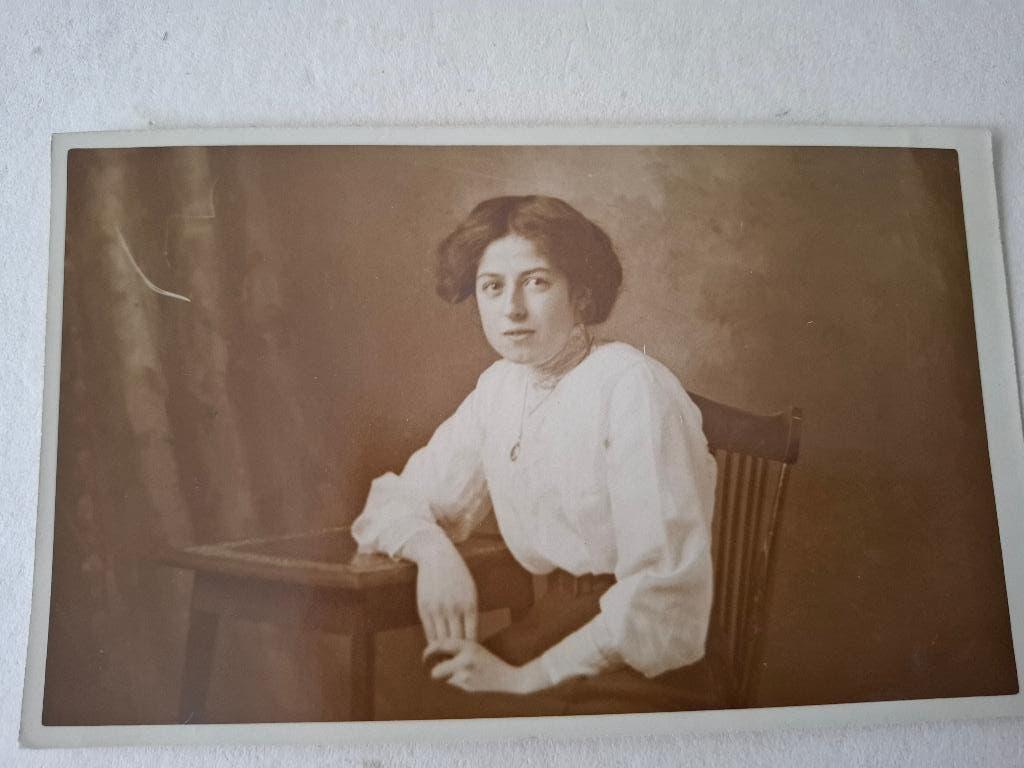 foto vrouw Engeland 1930, Verzenden, Voor 1940, Zo goed als nieuw, Foto